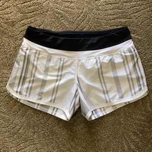 Lululemon Groovy Run 4” Shorts Size 8